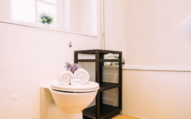 Modern Grove Court Apartment - ISMY