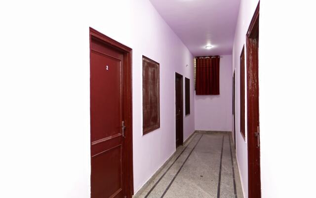 OYO 36700 Moonlight Residency