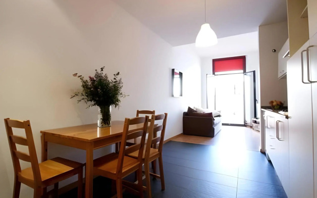 Liceu Apartments by gaiarooms