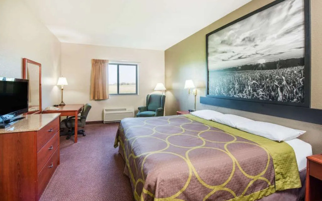 Super 8 Iola KS