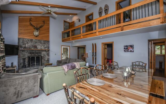 Lazy Bass Lodge 5 Bedroom House