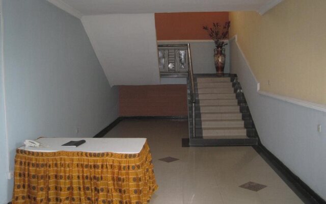 Axari Hotel & Suites