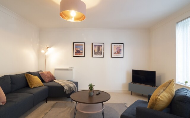 Spacious Townhouse Near the City Centre