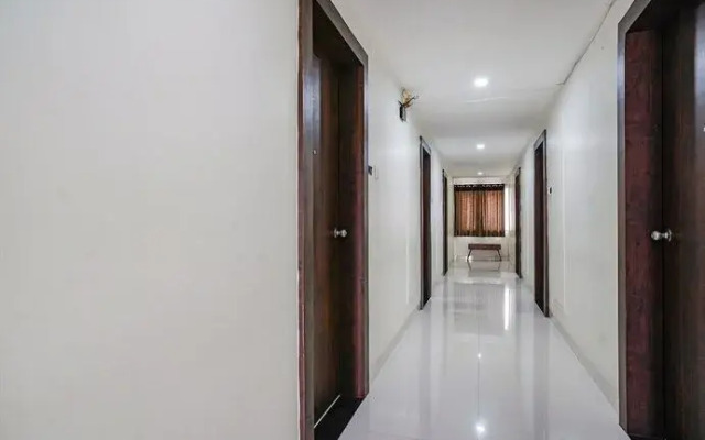 Fabhotel V Grand