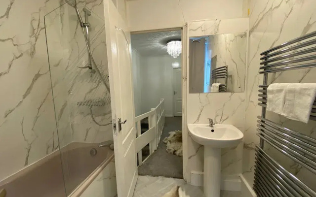 London Charm - 3 Bedroom House Near Canary Wharf