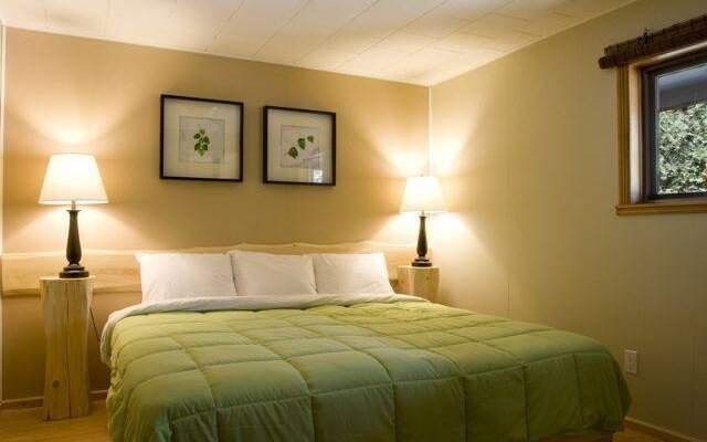 Golden Rockies Lodge