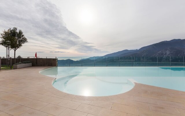 Graceful Holiday Home in Magliolo With Swimming Pool