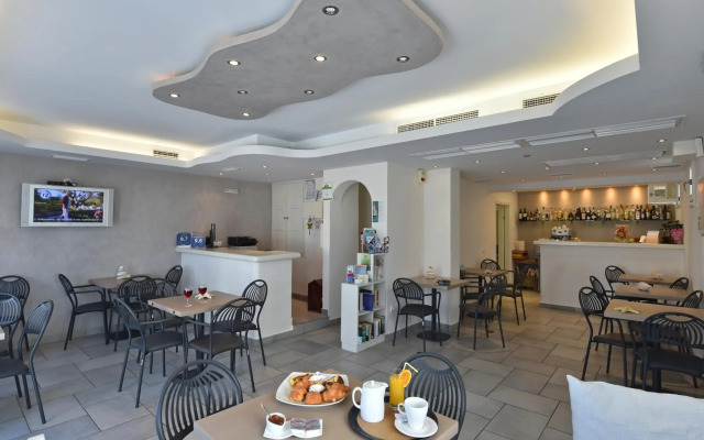 Alexandros Suites & Apartments