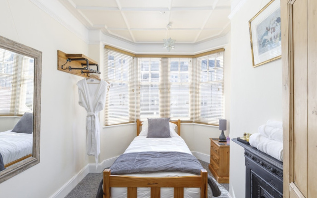 Apartment in Brighton Near the Beach