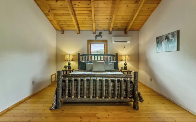 Cabin w/ Hot Tub, Theater & Games!