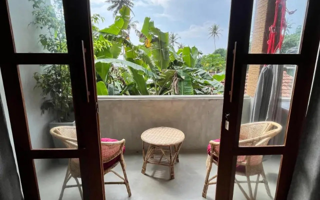 Coconut Surf Inn