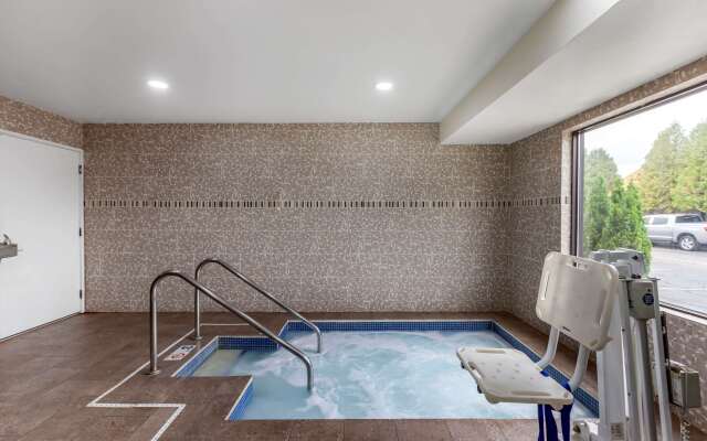 Clarion Pointe Racine - Mount Pleasant