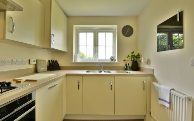 Villiers Road - modern family home by the golf course
