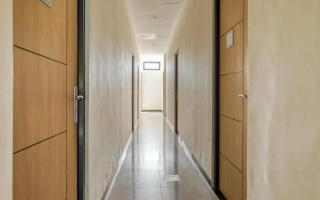 RedDoorz Syariah near Airlangga University Campus B
