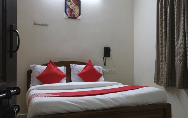 OYO 15860 Navanna Residency