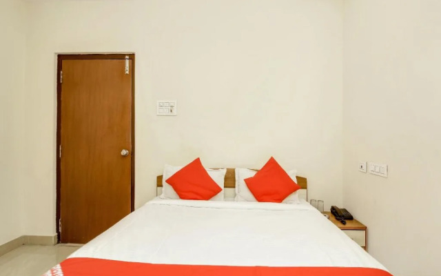 Sri Lakshmi Deluxe By OYO Rooms