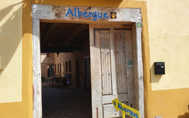 Albergue Villares de Orbigo - Sólo para Peregrinos
