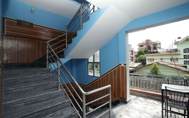 OYO 618 Hotel Middle Point