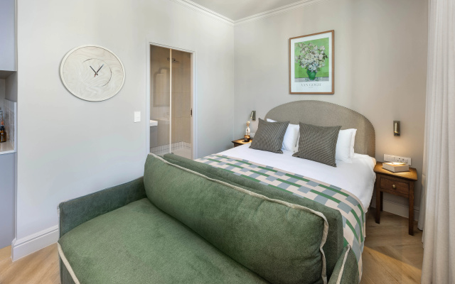 Charles Hope Boutique Hometel