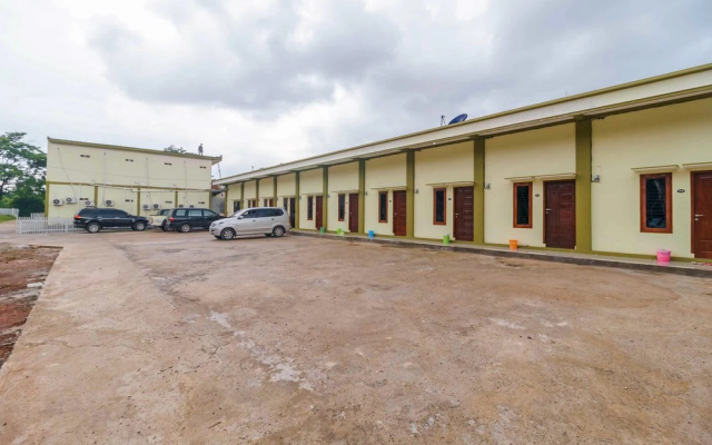 RedDoorz Syariah Near RSUD Dr HM Rabain Muara Enim — hotel in Muara Enim