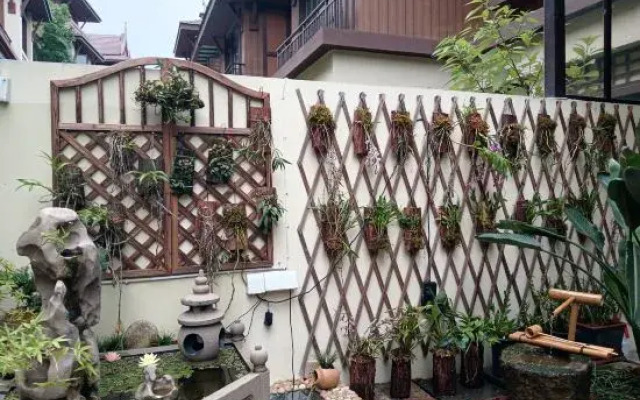 Mangshi No.1 Courtyard Homestay (Yi Nationality Ancient Town Branch)