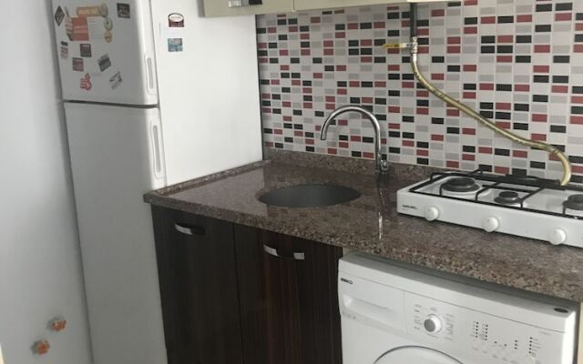 Zoviya Hill White Apart