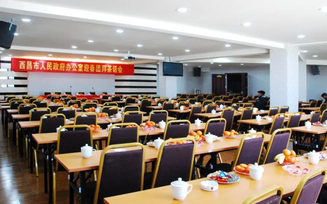 Xichang Xiaoding Business Hotel