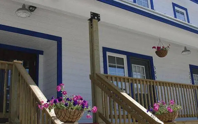 Triple J Hotel & Cabins