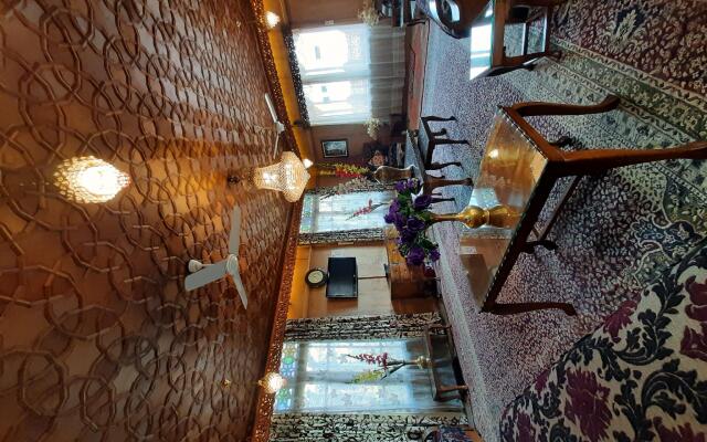 Badyari Palace Group of Houseboat