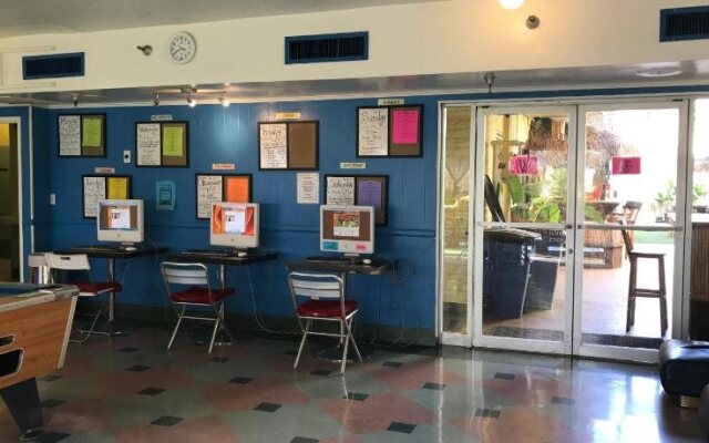 Banana Bungalow West Hollywood Hotel & Hostel