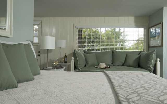 Chatham Seafarer Inn