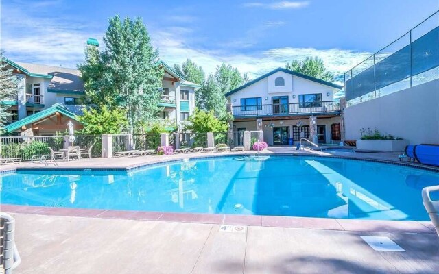 Storm Meadows Spa Grenoble III