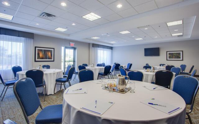 Holiday Inn Express & Suites Ottawa East - Orleans, an IHG Hotel