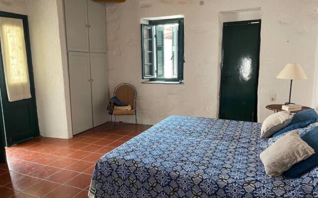 Charming two Bedroom Fisherman's House on Kea