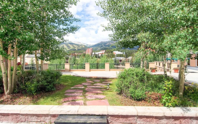 Water House On Main Street #6106