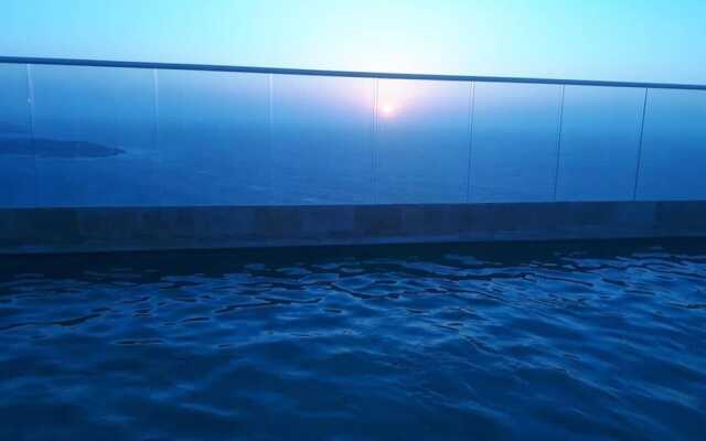 1 Bedroom Ocean View Apartment