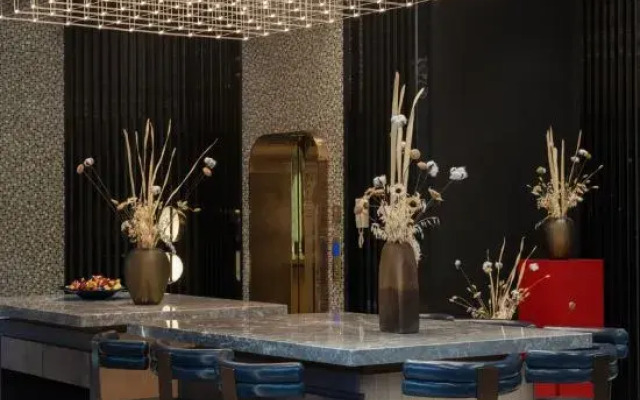 club theme hotel