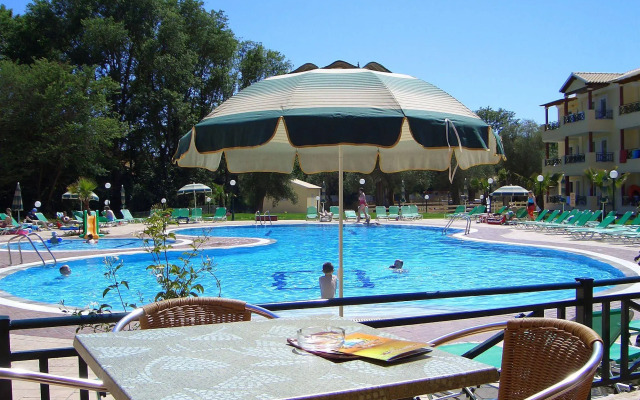 Damia Hotel & Apartments