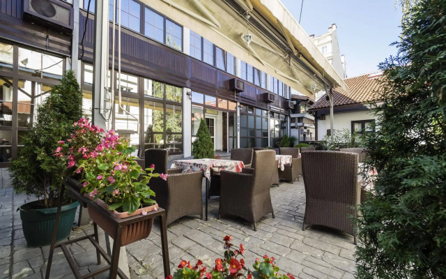 Garni Hotel Le Petit Piaf