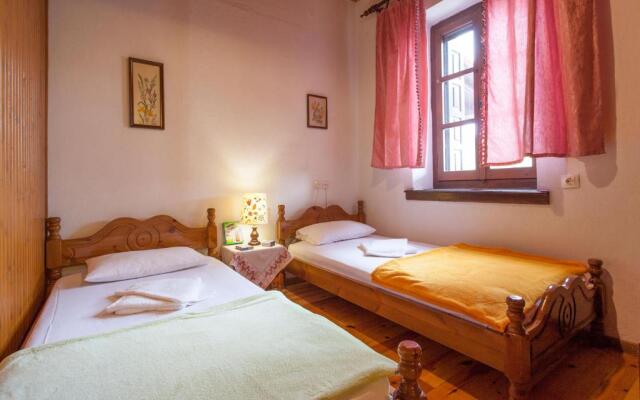 Nikoleri Studios & Apartments