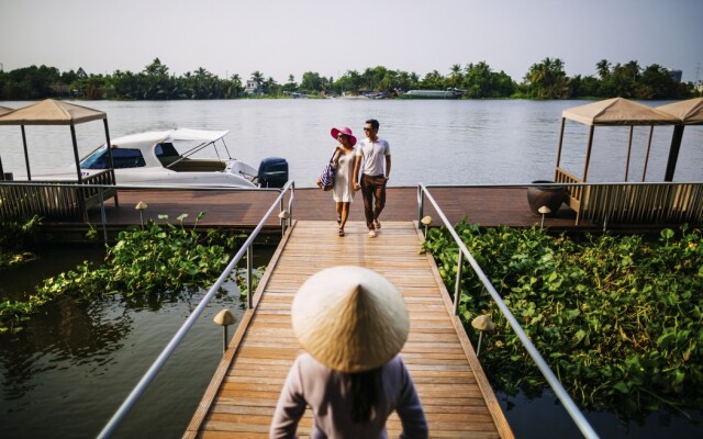 An Lam Retreats Saigon River