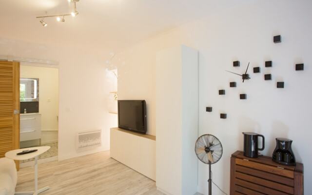 GregBnb - Mur en pierre - Terrasse + parking privé