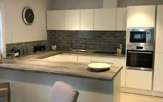 High Specification Coach House, Ebford