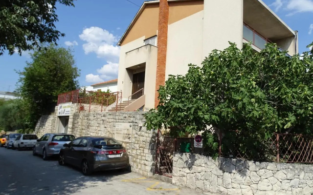 Job studio apartments