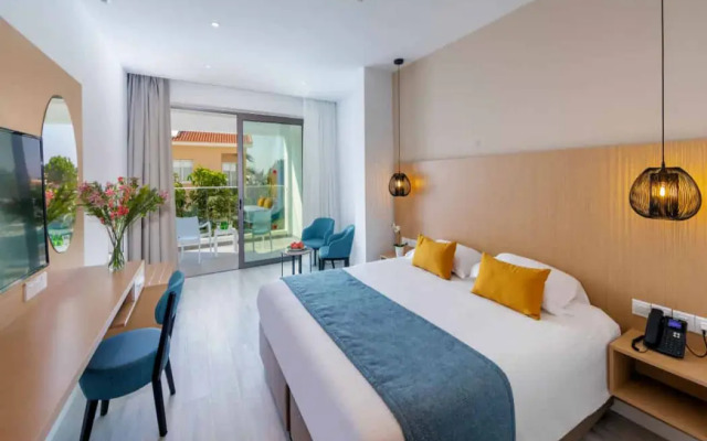 Leonardo Crystal Cove & Spa by the sea - Adults Only