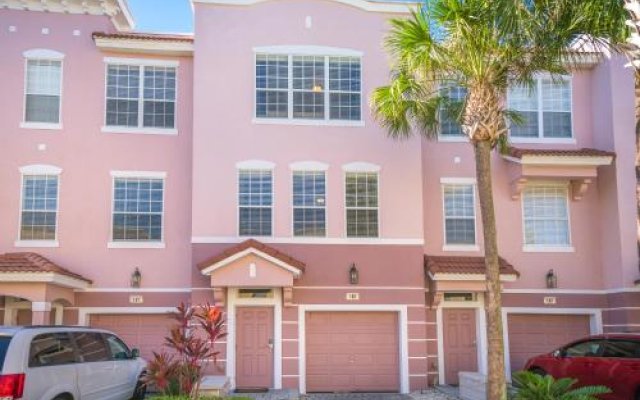 Dream Paradise 3 Br townhouse by RedAwning