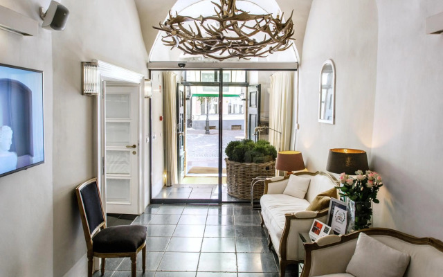 Lesar Hotel Angel