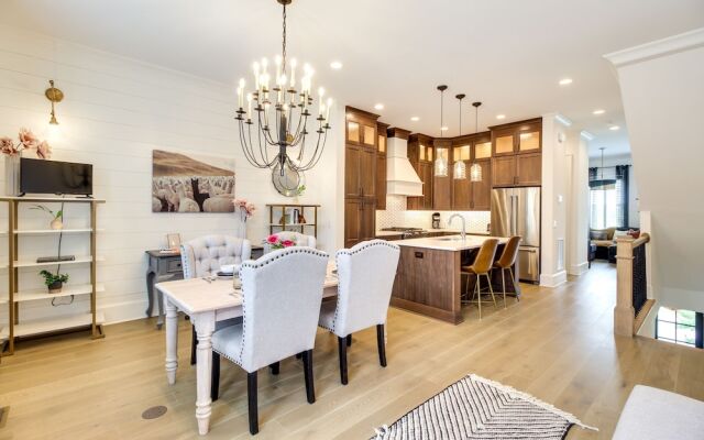 Charming Savannah Townhome - 1 Block to Riverwalk!