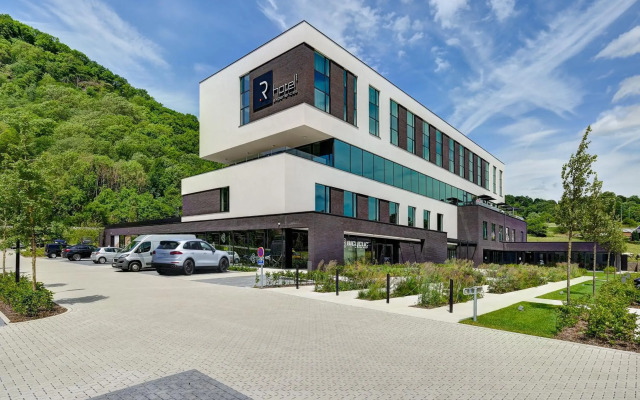 R hotel experiences