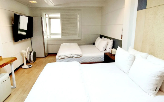 Uneed Hotel